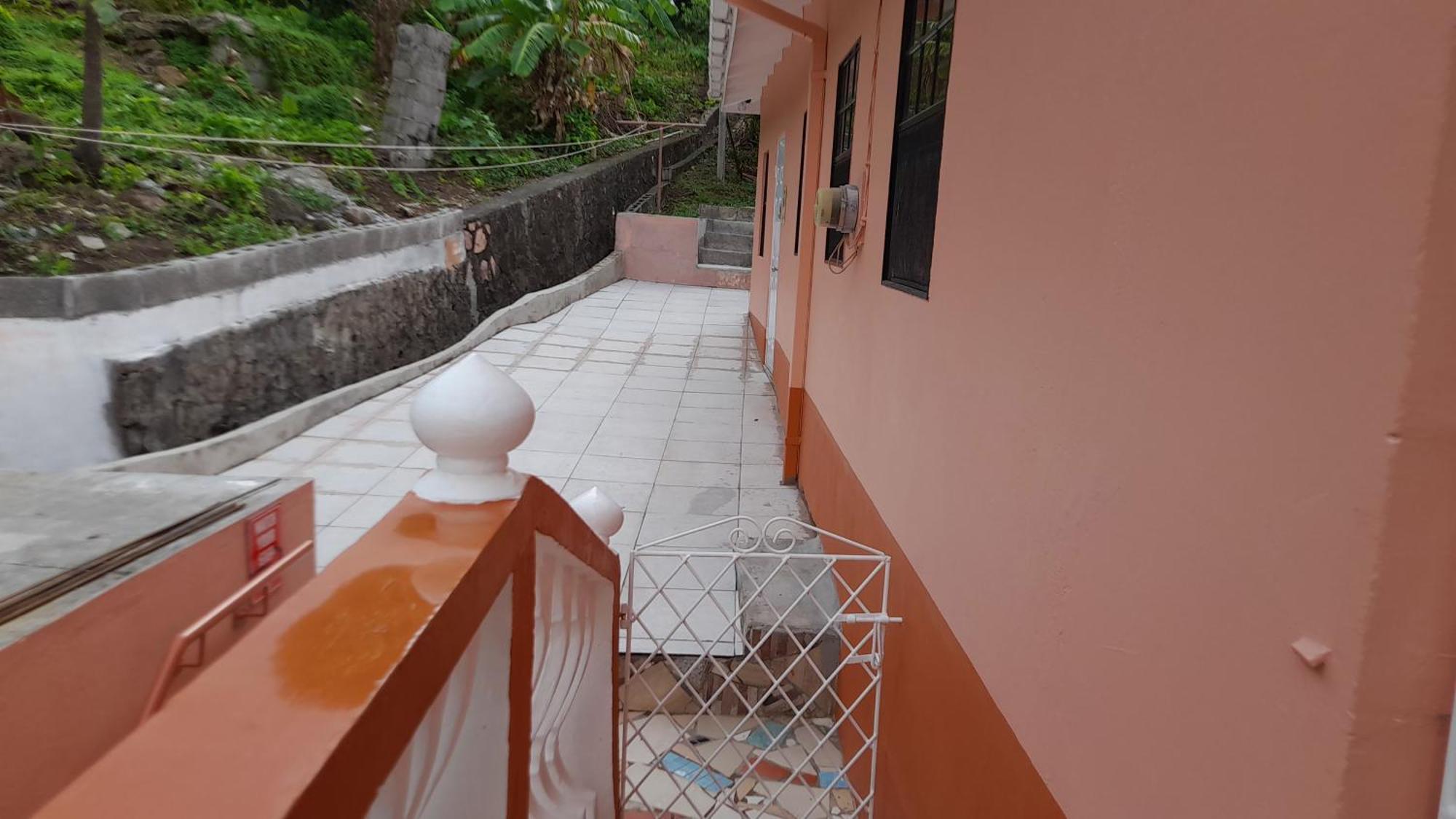 Angie'S Cove, Modern Get-Away Overlooking Кастрі Екстер'єр фото